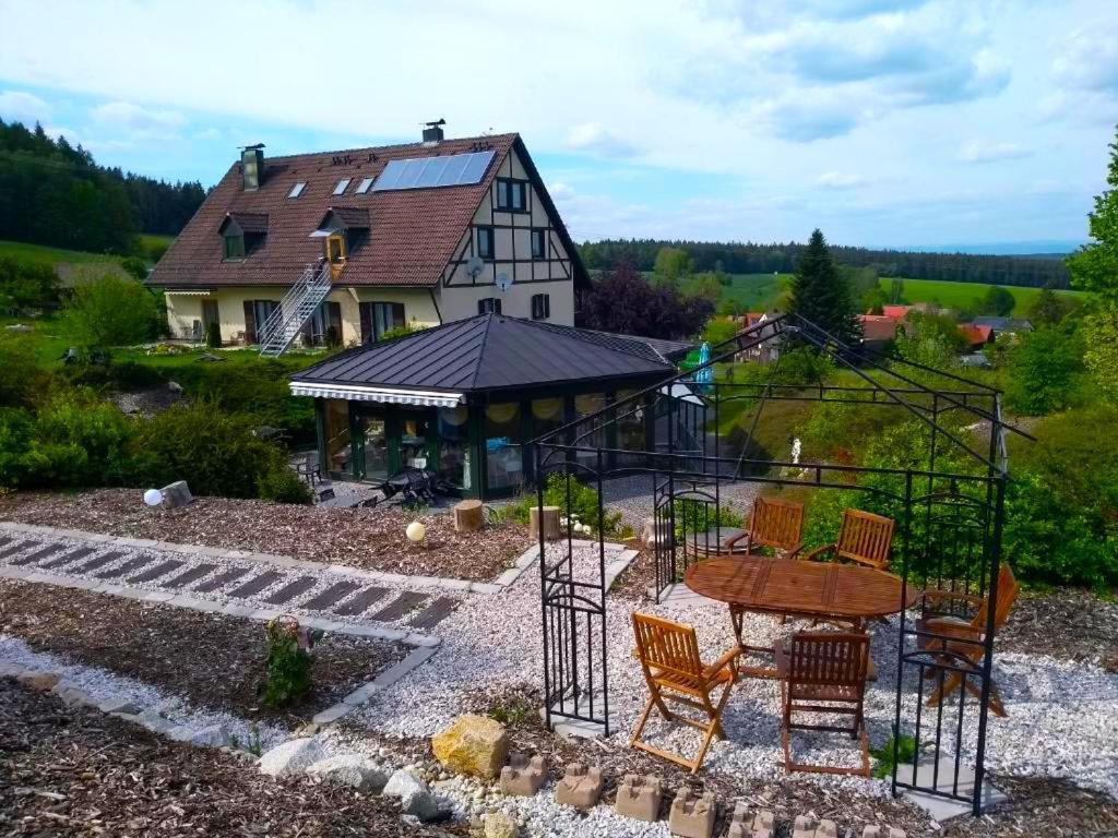 Pension Restaurant Im Grünen Tal Neualbenreuth Exterior foto